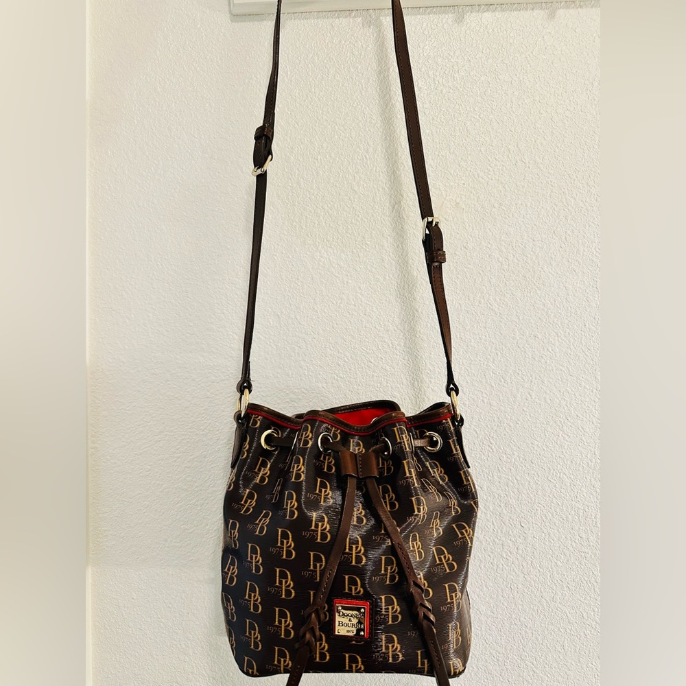 Dooney & Bourkey bucket bag